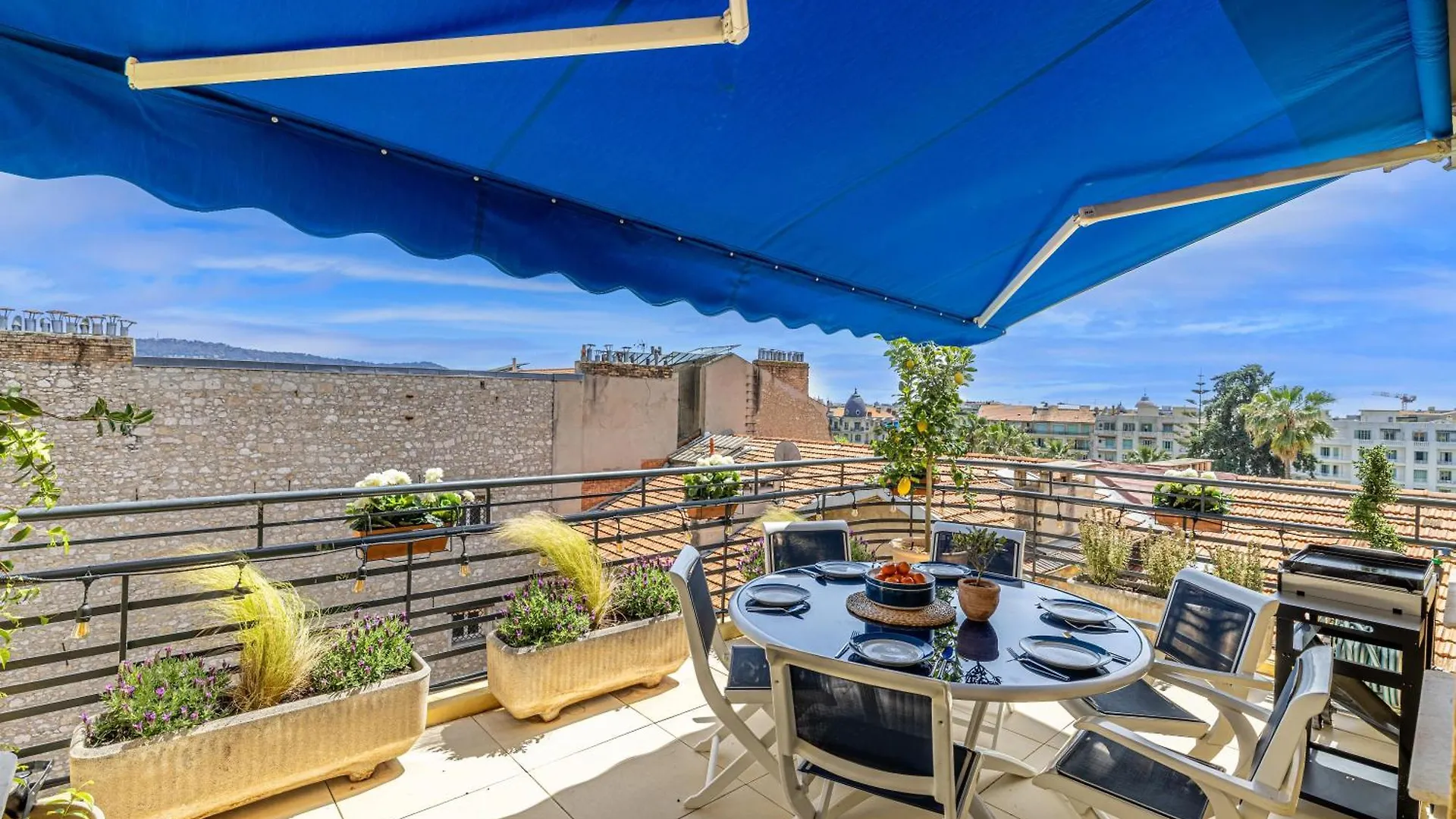 Luxurious Penthouse, 2 Bedroom Suites, 3 Spacious Terraces, Gorgeous Views Of Mountains And Sea, Nice