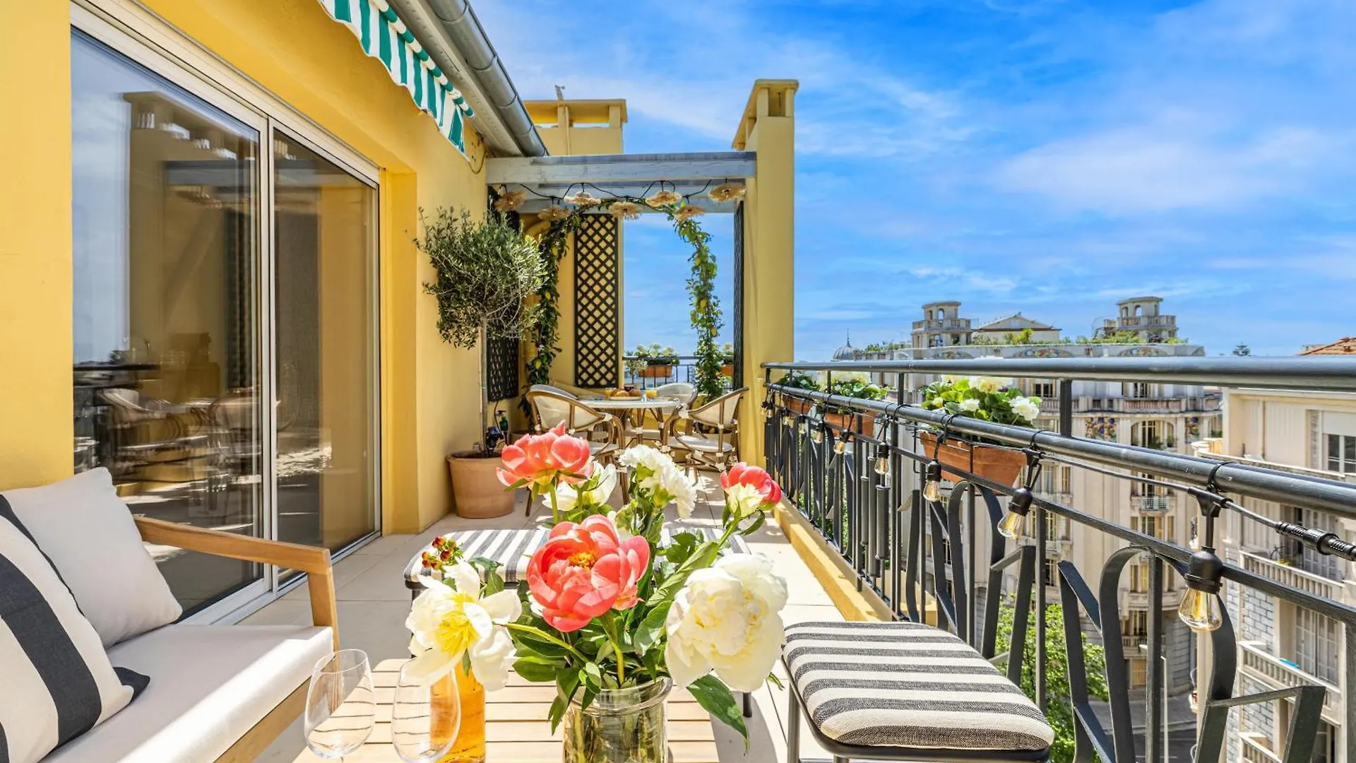 Luxurious Penthouse, 2 Bedroom Suites, 3 Spacious Terraces, Gorgeous Views Of Mountains And Sea, Nizza
