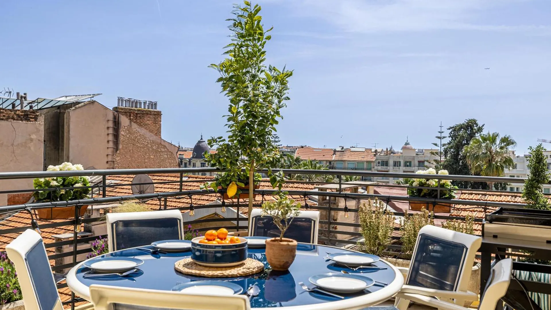 Luxurious Penthouse, 2 Bedroom Suites, 3 Spacious Terraces, Gorgeous Views Of Mountains And Sea, Nice France