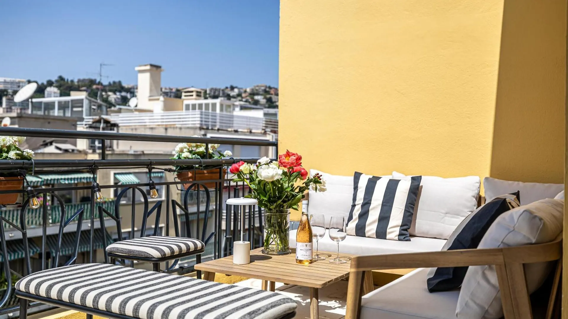 Apartment Luxurious Penthouse, 2 Bedroom Suites, 3 Spacious Terraces, Gorgeous Views Of Mountains And Sea, Nice