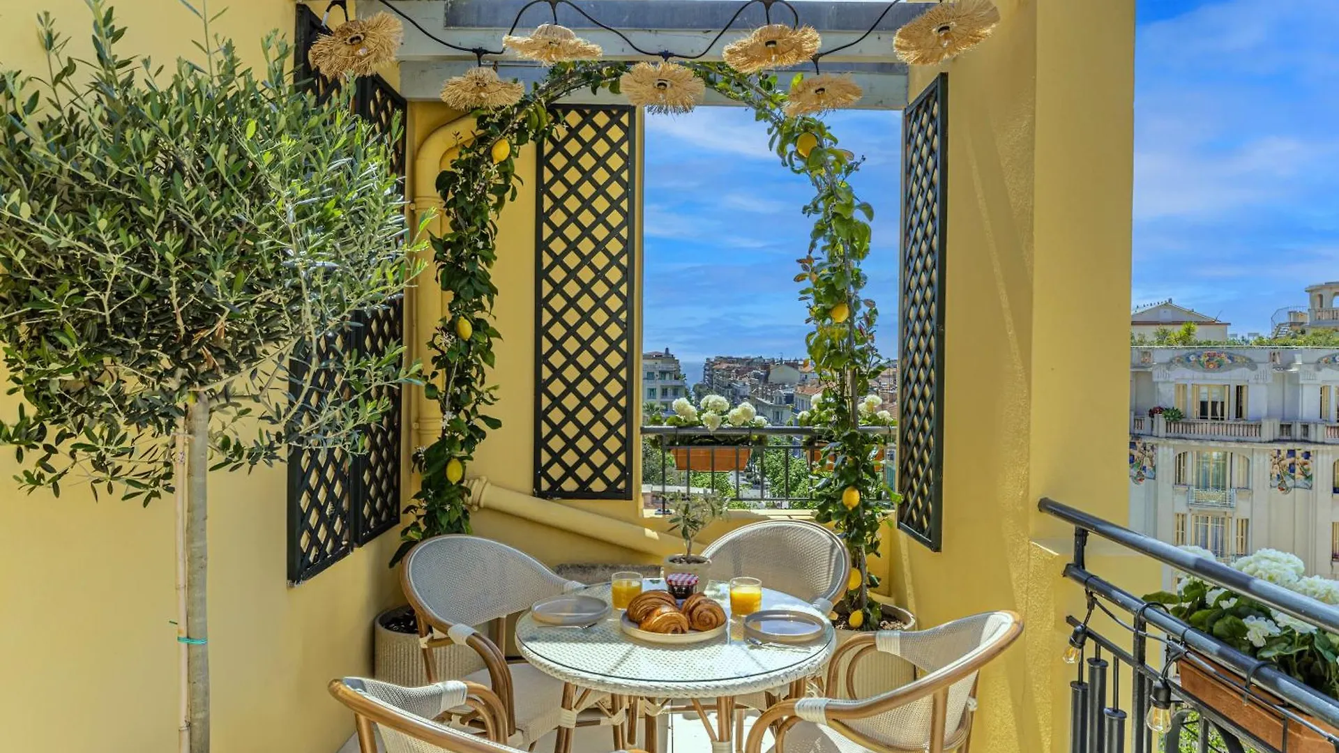 Luxurious Penthouse, 2 Bedroom Suites, 3 Spacious Terraces, Gorgeous Views Of Mountains And Sea, Nice Apartment