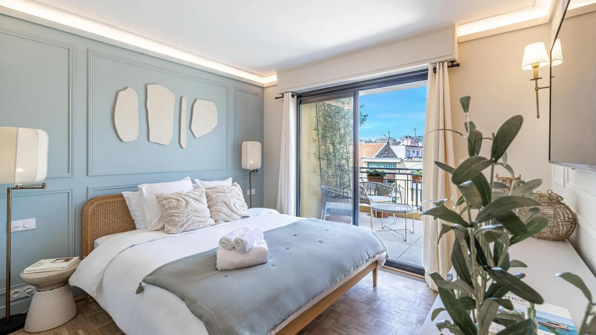 Luxurious Penthouse, 2 Bedroom Suites, 3 Spacious Terraces, Gorgeous Views Of Mountains And Sea, Nice 0*,