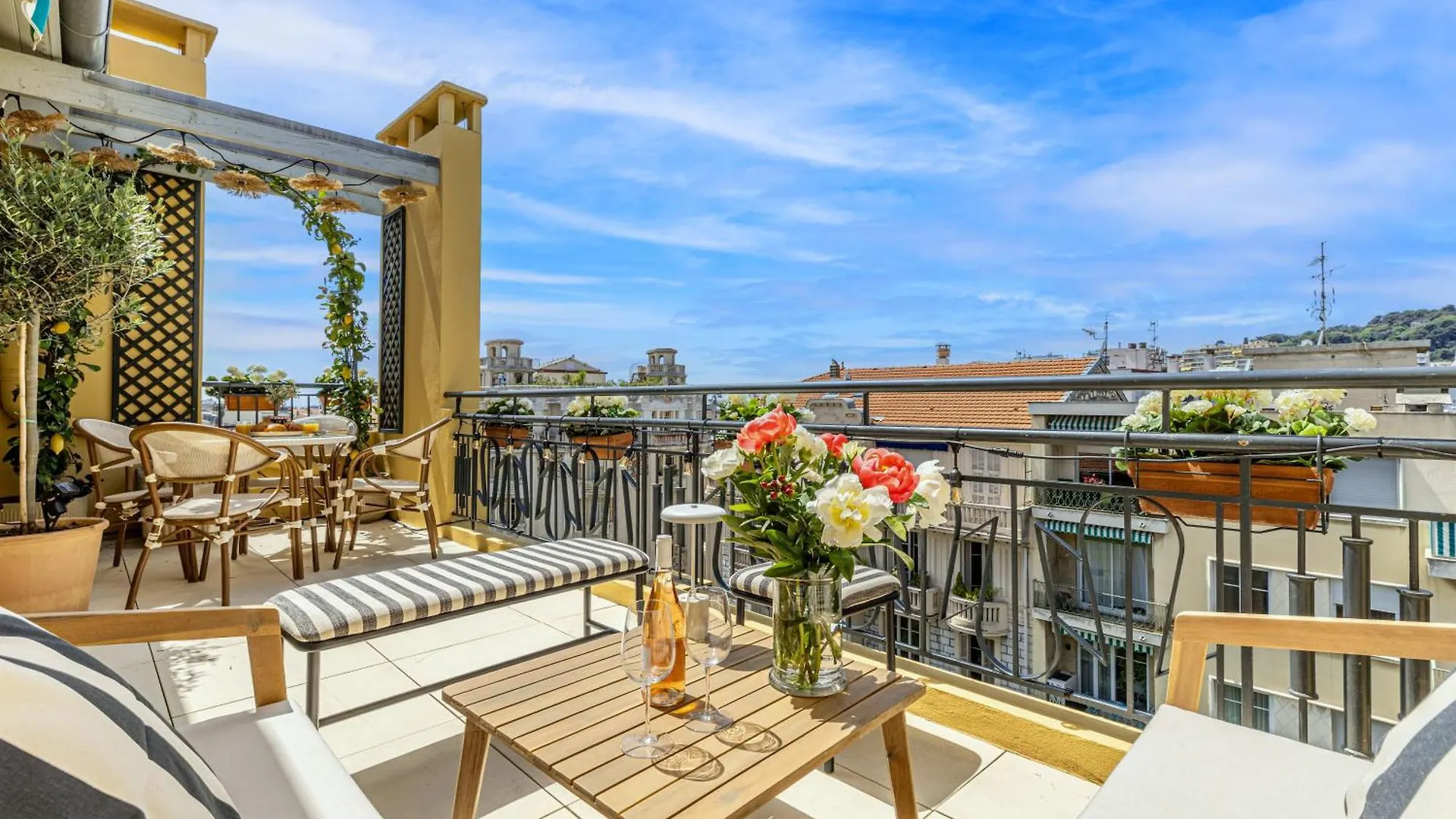 Luxurious Penthouse, 2 Bedroom Suites, 3 Spacious Terraces, Gorgeous Views Of Mountains And Sea, Nice
