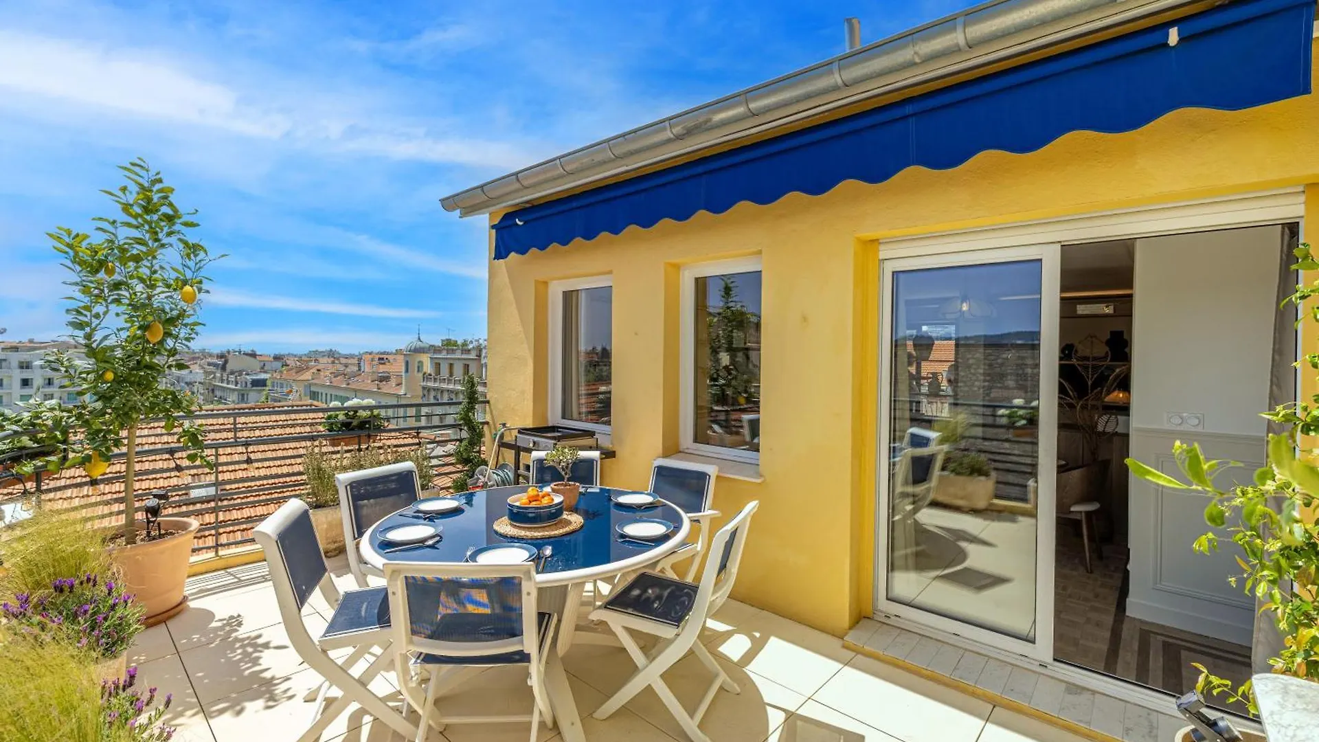 Luxurious Penthouse, 2 Bedroom Suites, 3 Spacious Terraces, Gorgeous Views Of Mountains And Sea, Nice 0*,  France
