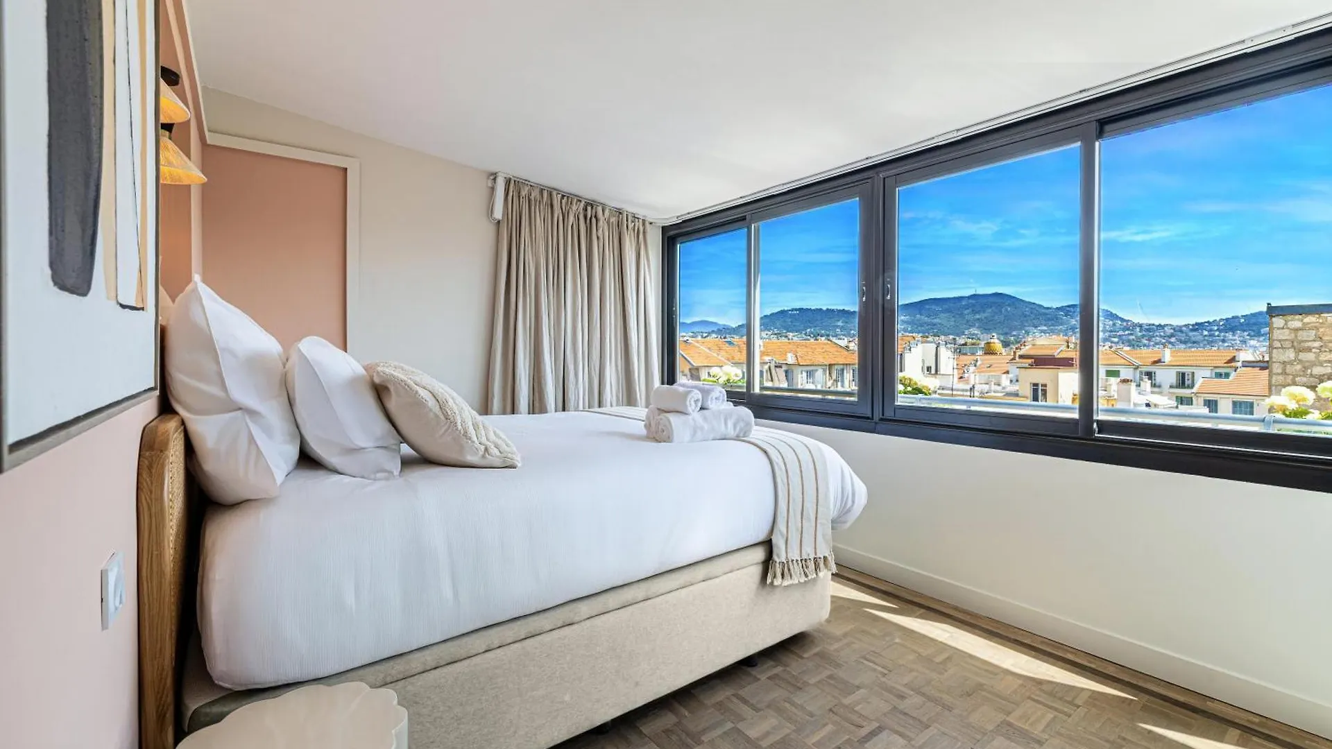 Luxurious Penthouse, 2 Bedroom Suites, 3 Spacious Terraces, Gorgeous Views Of Mountains And Sea, Nice 0*,  France
