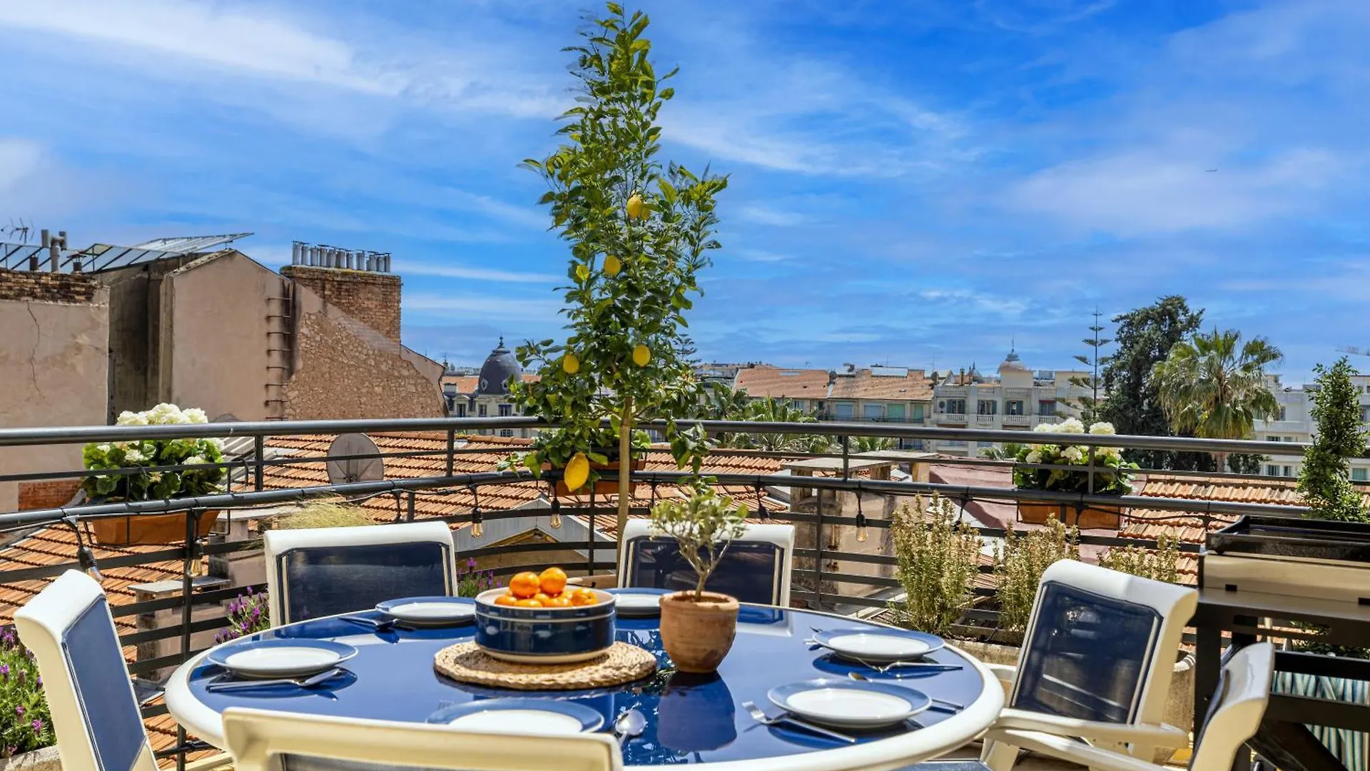 Apartment Luxurious Penthouse, 2 Bedroom Suites, 3 Spacious Terraces, Gorgeous Views Of Mountains And Sea, Nice