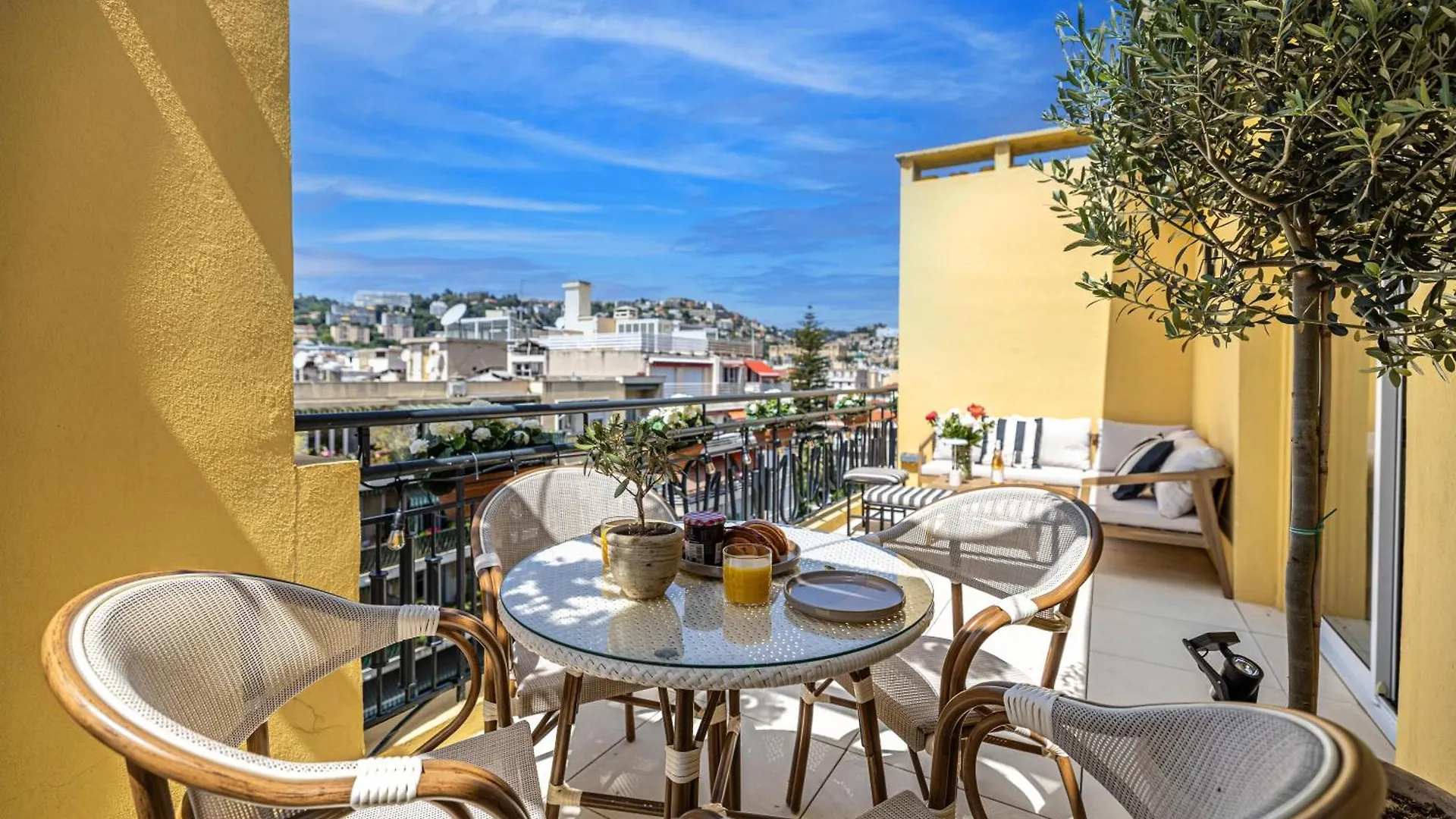 Luxurious Penthouse, 2 Bedroom Suites, 3 Spacious Terraces, Gorgeous Views Of Mountains And Sea, Nice 0*,